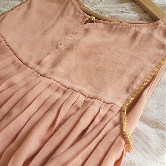 RW&Co pleated top - Picture 1 of 3